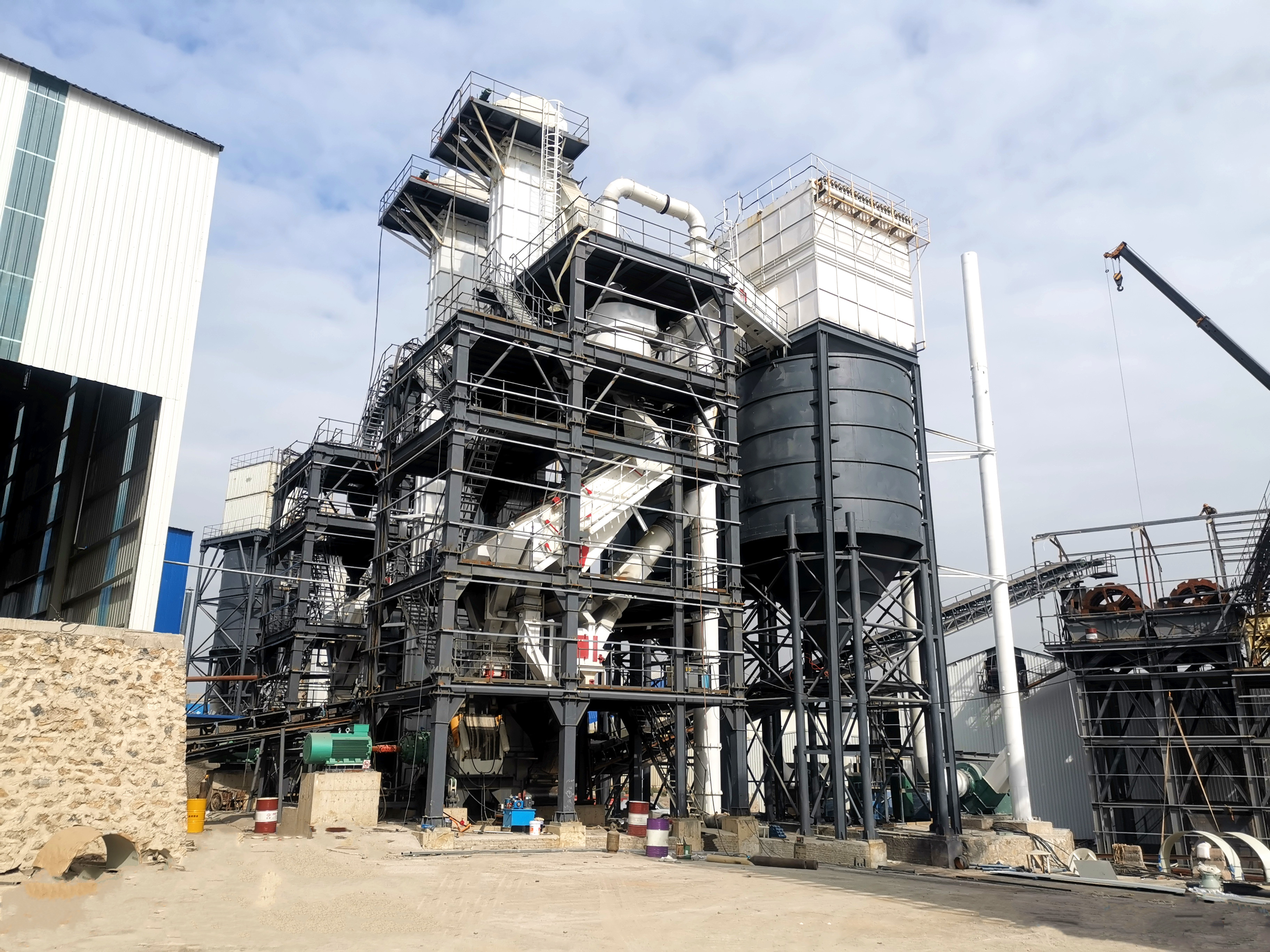 告別水洗與粉塵！環(huán)保制砂一體化樓，重塑行業(yè)新生態(tài)